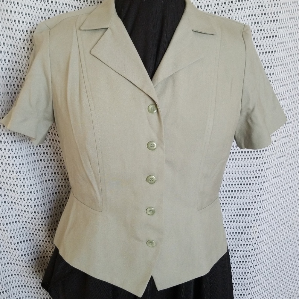 Short jacket.